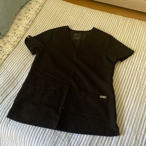 FIGS SCRUBS Casma Three-Pocket Scrub Top, Black, XS